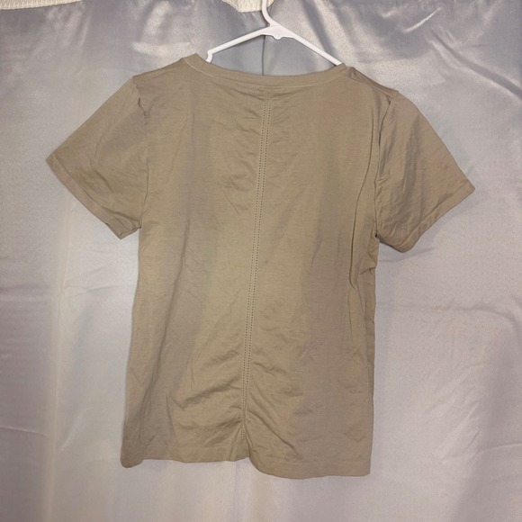 YOGALICIOUS Seamless Bridgett Short Sleeve T Shirt Tan Size L Athletic Top - Picture 6 of 6